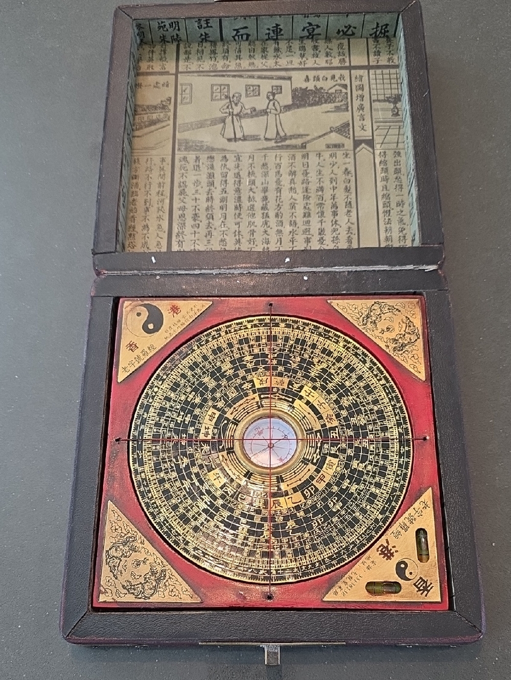 Antique Style Chinese Feng Shui Luo Pan Compass - Red & Gold